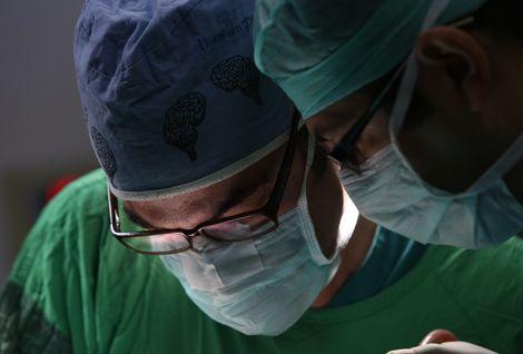 Cerrahlar hakkında ilginç araştırma: Tatilden önce yapılan ameliyatlarda mortalite artıyor
