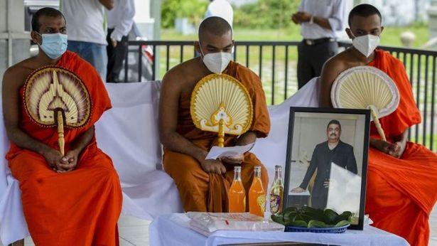Covid'den koruyan iksiri bulduğunu iddia eden Sri Lankalı büyücü, virüs nedeniyle hayatını kaybetti