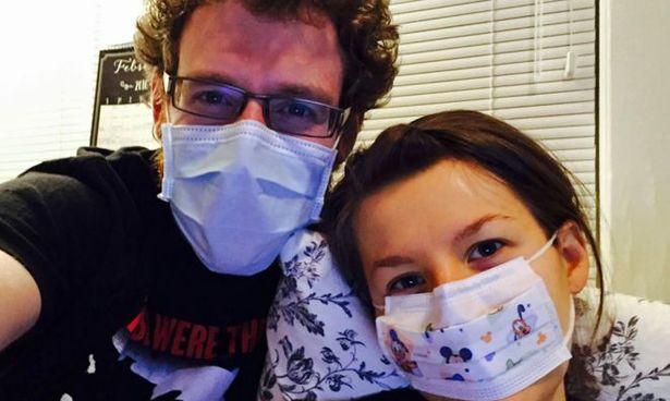Hastalığı nedeniyle kocasına alerjik tepki veriyor