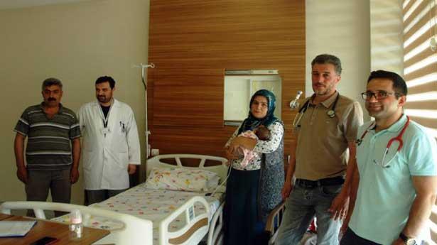 Sevki riskli olan Rabia bebek için Erzurum’dan Van'a doktor geldi
