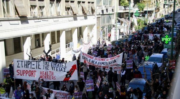 Atina’da doktorlar sokakta: Düşük maaş ve kısıtlı personel sayısı protesto ediliyor