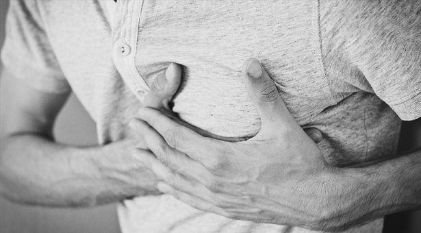 Risk faktörlerine dikkat: Eforla başlayan dinlenmeyle geçen göğüs ağrısı anjinayı işaret ediyor