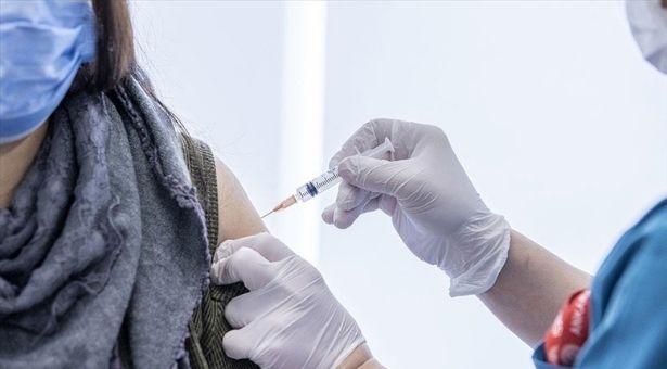 Eczane çalışanlarına COVID-19 aşısı uygulamasına başlandı 