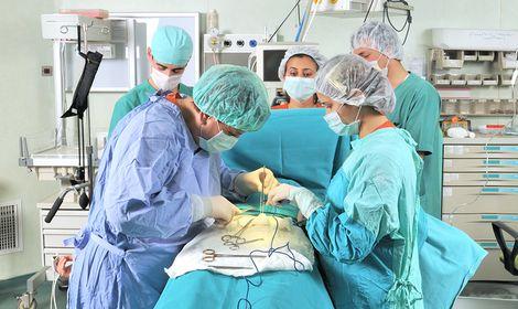'Doktorlar komplike ameliyatlara girmek istemiyor'