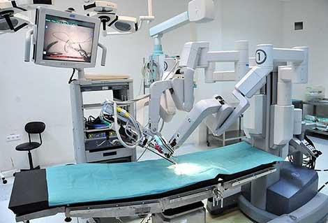 TUS'ta en yüksek puanla asistan alan klinikte Laparoskopi ve Robotik Cerrahi Kursu