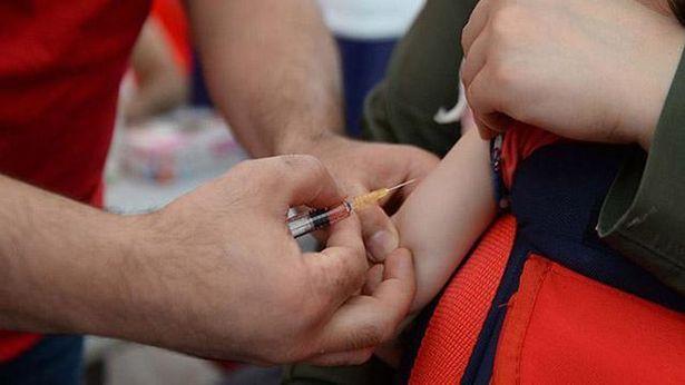 İzmir'de bebeklerine yanlış aşı yapıldığını öne süren aileden suç duyurusu