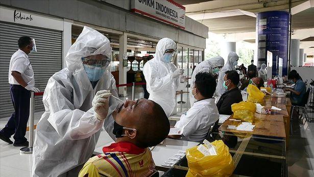 Uzmanlardan Endonezya'daki sağlık çalışanlarına üçüncü doz önerisi 