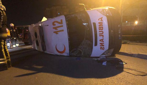 Hasta nakleden ambulans kaza yaptı: 7 yaralı 