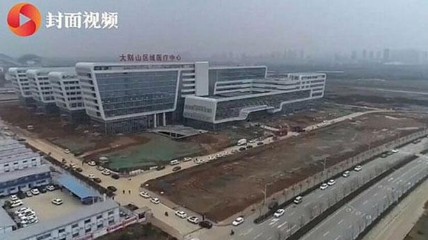 Çin Kovid-19 vakalarının artması nedeniyle 5 günde geçici hastane inşa etti
