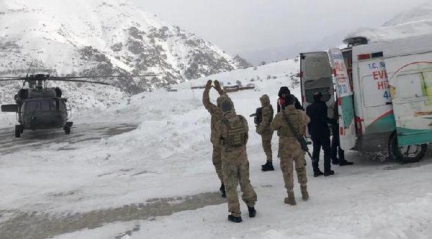 Van'da kar yolları kapattı, 10 hasta helikopterle hastaneye ulaştırıldı