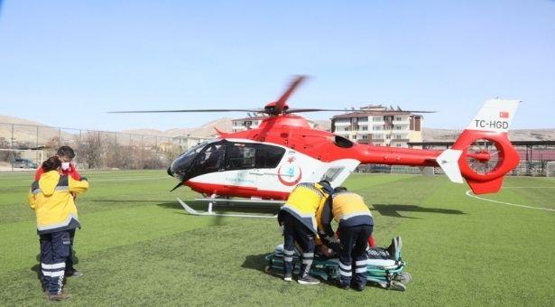Kalp krizi geçiren 112 personeline ambulans helikopter yetişti