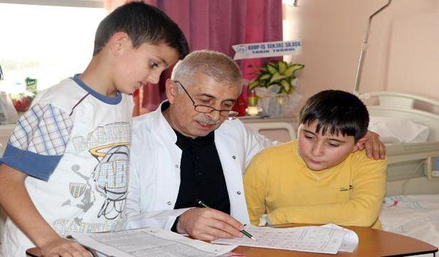 Erzurum'da çocuk hastalar hem tedavi oluyor hem de eğitim görüyor
