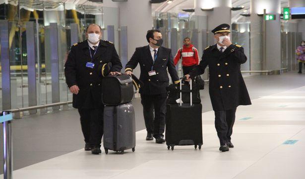 Havalimanındaki termal kamera sayısı 2'ye çıkarıldı, THY personelleri maske takıyor