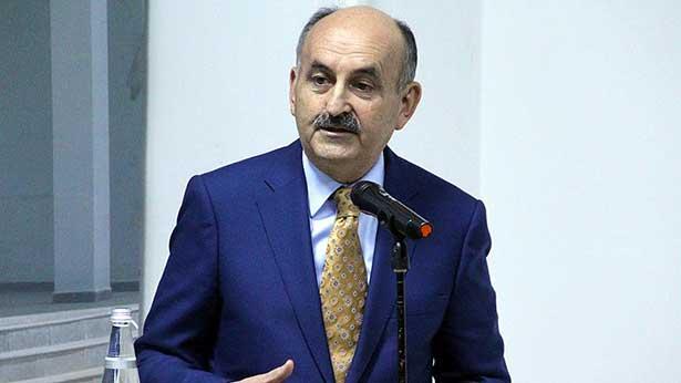 Sağlık Bakanı Mehmet Müezzinoğlu: 3 dakikalık bilgisiyle hekime yön veren cahil