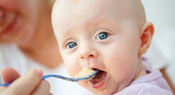 Uzmanı uyardı: Bebekleri uzun süre püre kıvamındaki yiyeceklerle beslemeyin