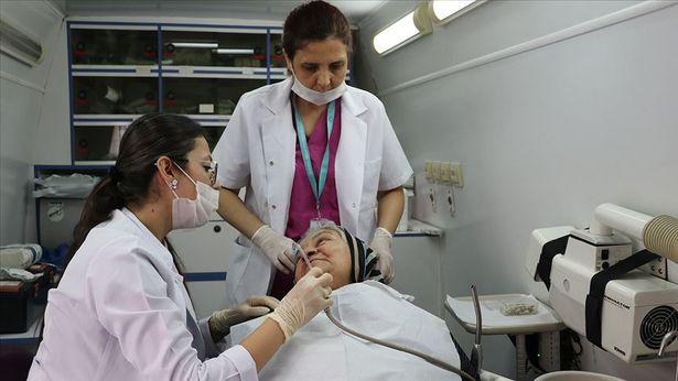 Diş hekimlerinden evde sağlık hizmeti: Tüm ekipmanların yer aldığı ambulansta tedavi uygulanıyor