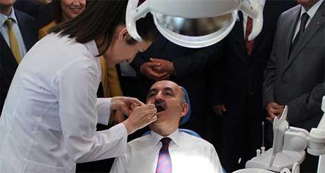 Sağlık Bakanı Mehmet Müezzinoğlu, diş muayenesi oldu
