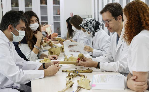 Anatomi eğitiminde kadavra eksikliği: Hekim adayları için ithal ediliyor