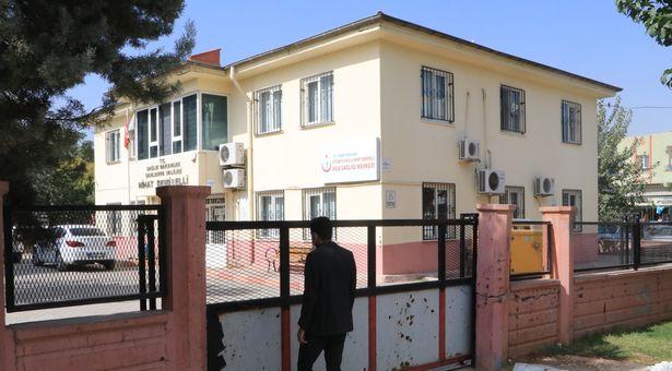 Şanlıurfa'da aile sağlığı merkezine saldırı: Kapı ve pencereleri yumrukladılar
