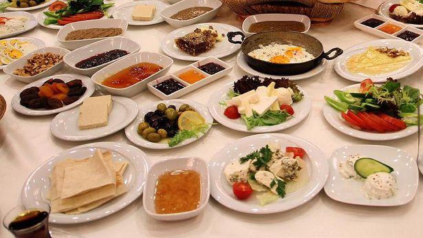 Dr. Mehmet Öz: Kahvaltı yapmak yasaklanmalı!