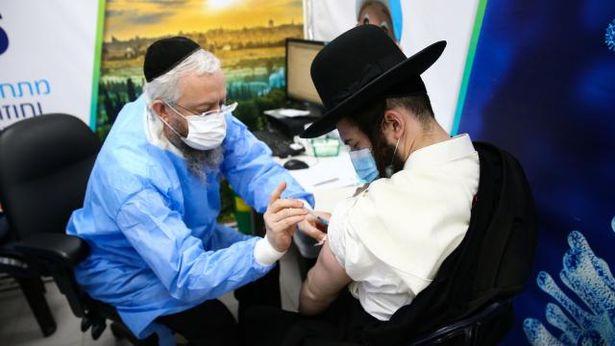 İsrail, bağışıklık sistemi zayıf yaşlı kişilere üçüncü doz aşı uygulayacak