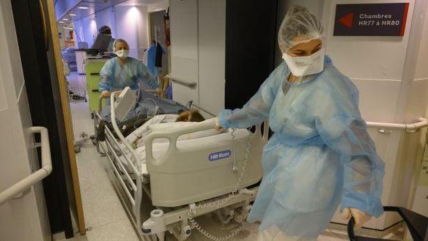 Fransa'da sağlık krizi: Hastanedeki birimler personel eksikliği nedeniyle kapatılıyor