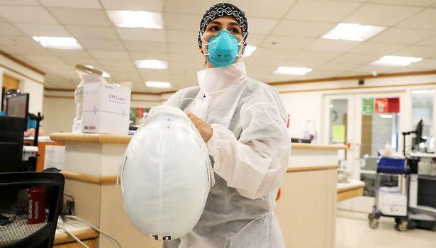 7 aylık hamile doktor, Covid-19 hastalarına şifa dağıtıyor