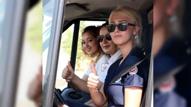 Kadın ambulans şoförü çocukluk hayalini gerçekleştiriyor