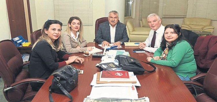 Adana’da Büyükşehir Belediye Başkanı, sağlık daire başkanlığına doktor yerine eğitimci atadı
