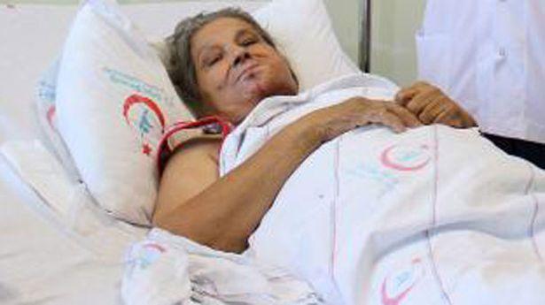 Antalya'da hastanın çene kemiğindeki boşluk uyluğundan alınan dokuyla kapatıldı 