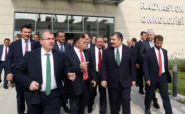 Türkiye'nin en büyük hastanesi 11 bin personeli ile açılışa gün sayıyor 