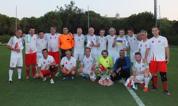 Antalya Tabip Odası, Uluslararası Doktorlar Futbol Birlikleri Federasyonu ile yeşil sahaya çıktı