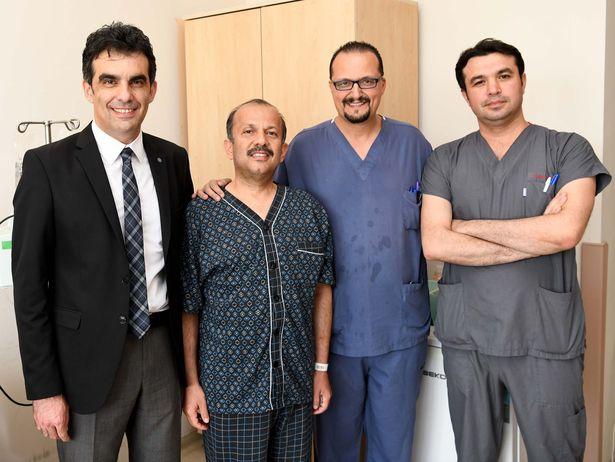 Ege Tıp'tan bir ilk: Türkiye’de ilk kez uygulanan yöntemle göğüs boşluğu içindeki paratiroid dokusu çıkartıldı