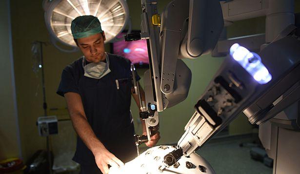 Ege Üniversitesi geleceğin robotik cerrahlarını yetiştiriyor