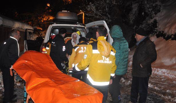 Sağlık ekipleri kalp kirizi geçiren hastaya paletli ambulans ile ulaştı