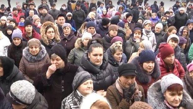 Ukraynalılar ayakta: Virüslüleri getirmeyin!