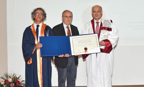 Mersin Üniversitesi Tıp Fakültesi 'Mezuniyet Öncesi Tıp Eğitim Programı Akreditasyon Belgesi' aldı