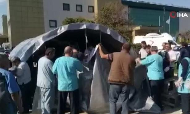 Silivri Devlet Hastanesi'nin bahçesine çadır kuruldu...Hastane boşaltıldı