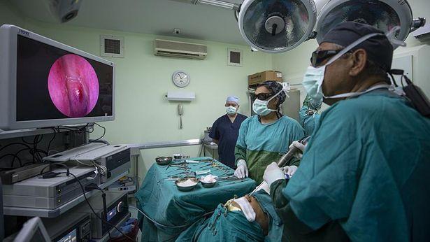 Üç boyutlu endoskopik sinüs cerrahisi ilk kez canlı yayında yapıldı 