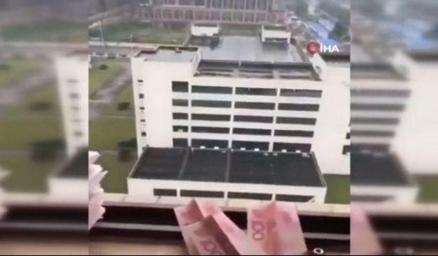 Çin'de karantinadaki umutsuz Vuhanlılar camdan para saçmaya başladı