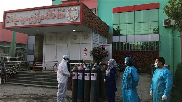 Türk Kızılay'dan Afganistan'da Covid-19 hastalarına oksijen tüpü desteği