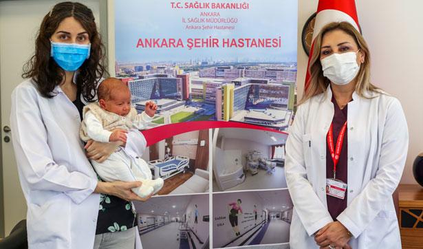 Doktor annesi hamileyken aşı oldu, Türkiye'nin antikorlu doğan ilk bebeği oldu!