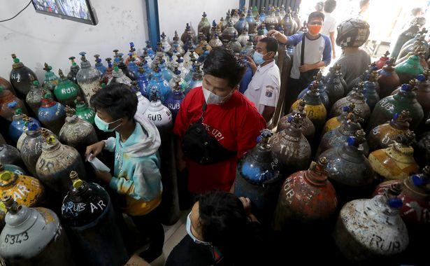 Endonezya'da oksijen krizi: 63 hasta hayatını kaybetti