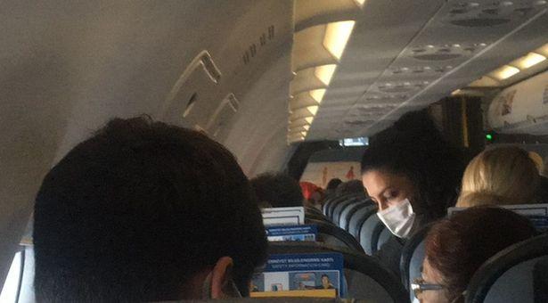 Uçakta rahatsızlanan hastaya hemşire yolcu ilk müdahaleyi yaptı