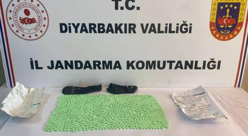 Diyarbakır'da hastane bahçesinde yakalanan 2 uyuşturucu satıcısı tutuklandı