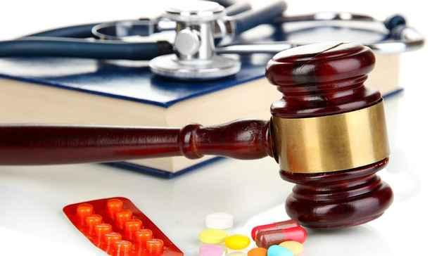 Prof. Dr. Sinan Yol: 'Tıp hukuku herkesin hakkını korumak mecburiyetinde'