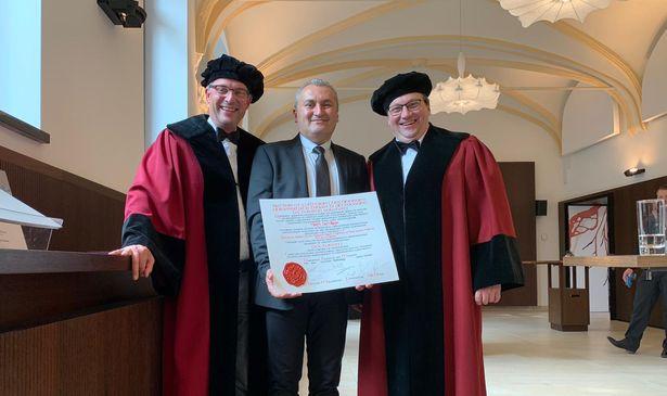 Prof. Dr. Çetinkaya Maastricht Üniversitesinin en yüksek derecedeki diplomasını almaya hak kazandı