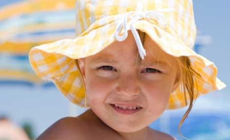 Çocukları güneşin zararlarından korumak için 5 yöntem!