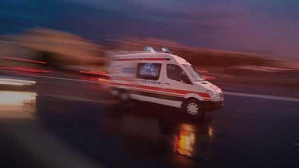 Ambulans kamyonetle çarpıştı, 5 sağlık görevlisi yaralandı